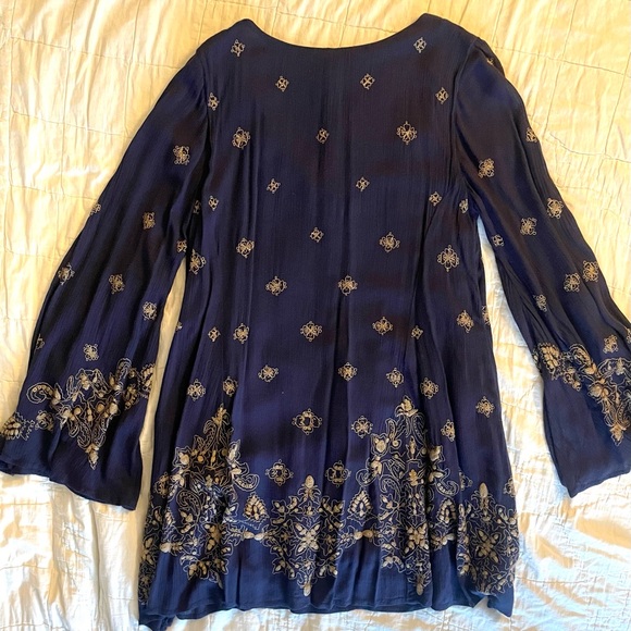 Free People Embroidered Oversize Navy Bell Sleeve Mini Dress Size XS Pockets - Picture 7 of 10